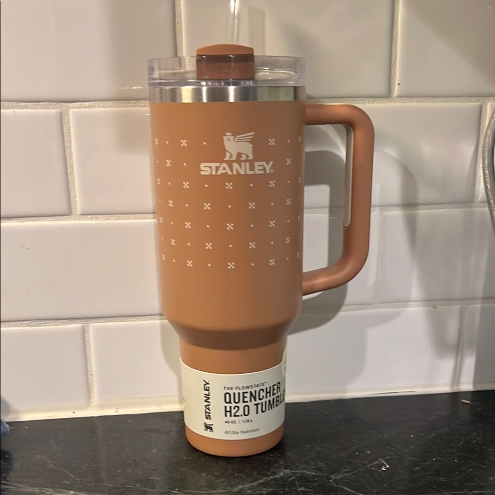 Stanley Quencher H2.0 Tumbler Hearth and Hand Orange